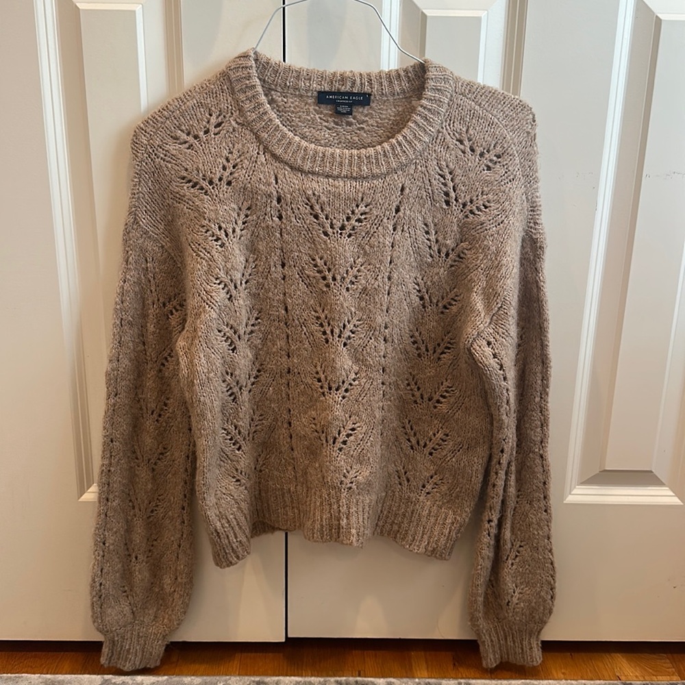 American Eagle: brown sweater, size Small